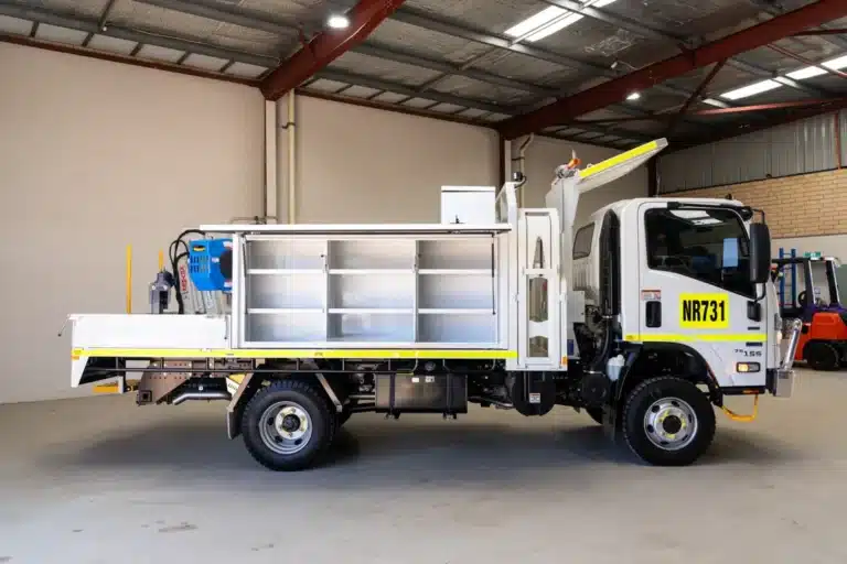 new_rental_izuzu_single_cab_fitter_truck-6