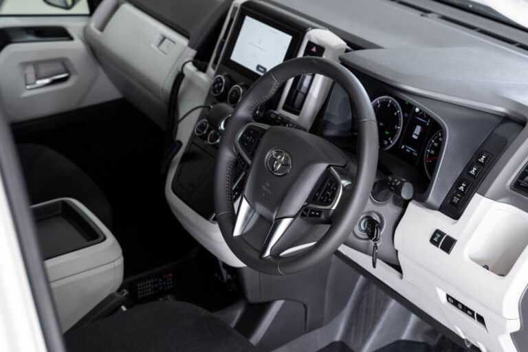 Hiace 4x4 12 Seater Minespec Bus