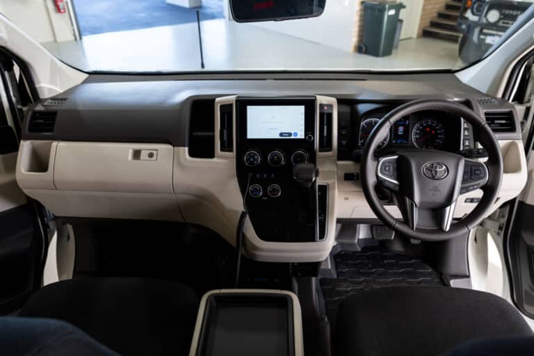 Hiace 4x4 12 Seater Minespec Bus