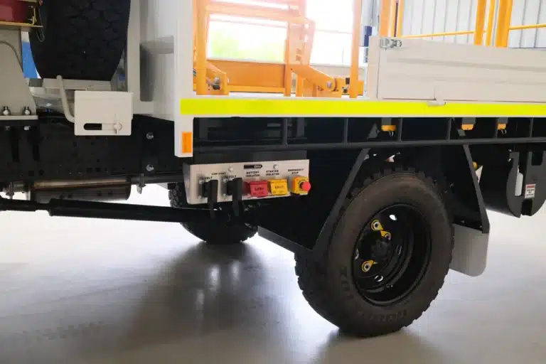new-rental izuzu crew cab flat bed truck-mine-spec9
