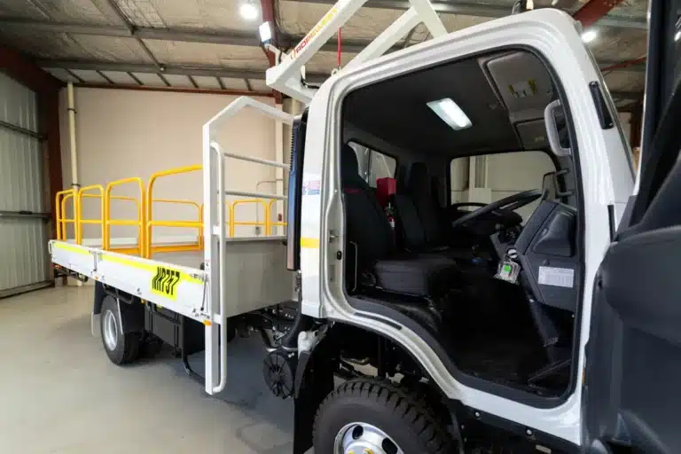 new_rental_izuzu_single_cab_flatbed_truck-10