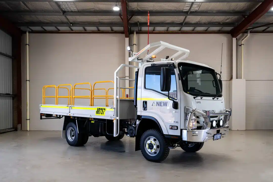 new_rental_izuzu_single_cab_flatbed_truck-37