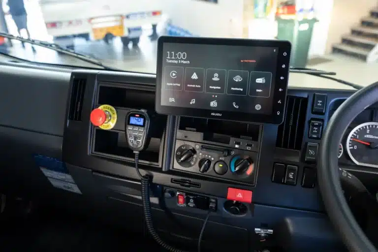 new_rental_izuzu_single_cab_flatbed_truck-5